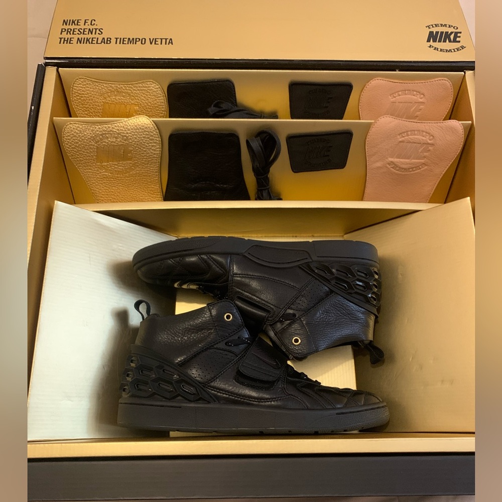 Sample pair of Nike Tiempo “Rodger Federer” with special box.